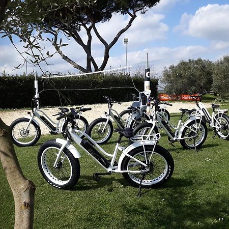 Bici Grill Decimo Miglio Aeroporto Ciampino Francigena Country House Eksteriør bilde
